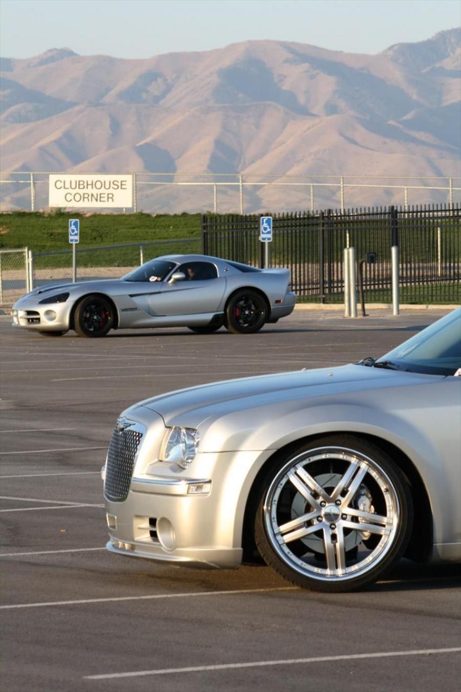  Chrysler 300C V10 2010 года  (фото 10 из 18)